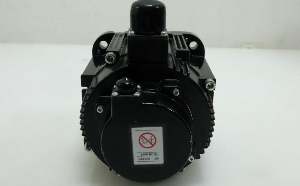 Yaskawa серводвигатель SGMGV-13ADC61