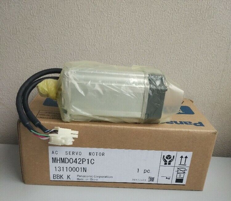 Серводвигатель Panasonic MHMD042P1C